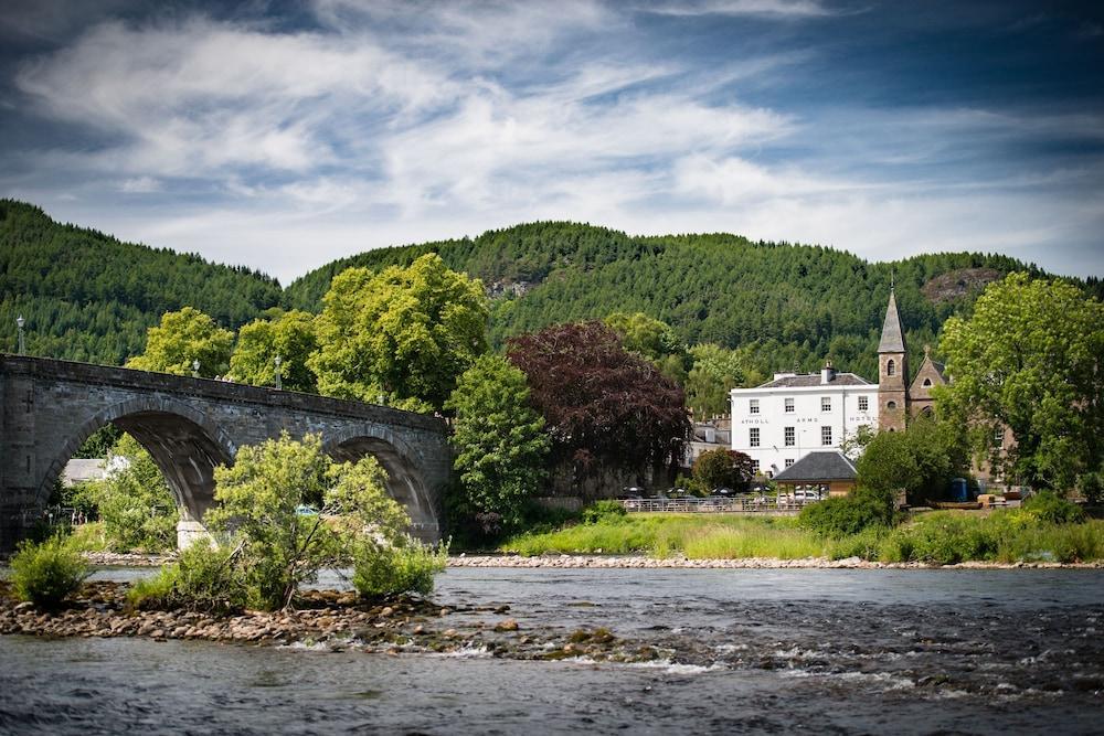 Atholl Arms Hotel Данкельд Экстерьер фото