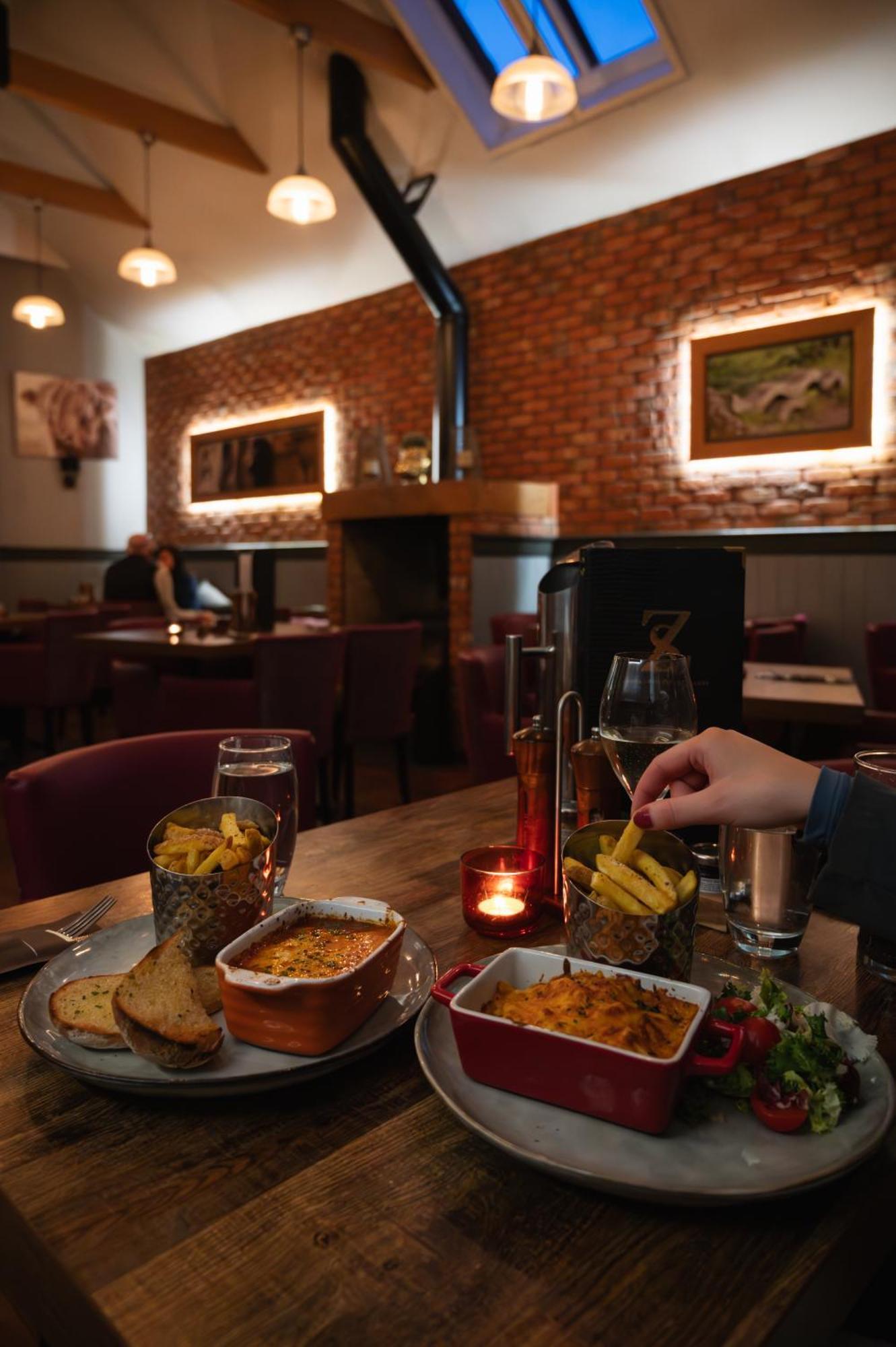 Atholl Arms Hotel Данкельд Экстерьер фото