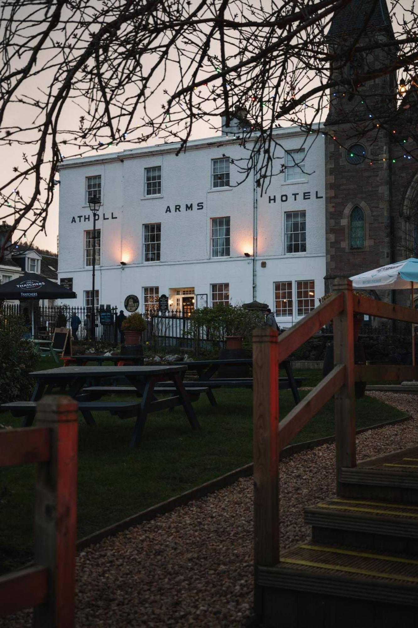 Atholl Arms Hotel Данкельд Экстерьер фото