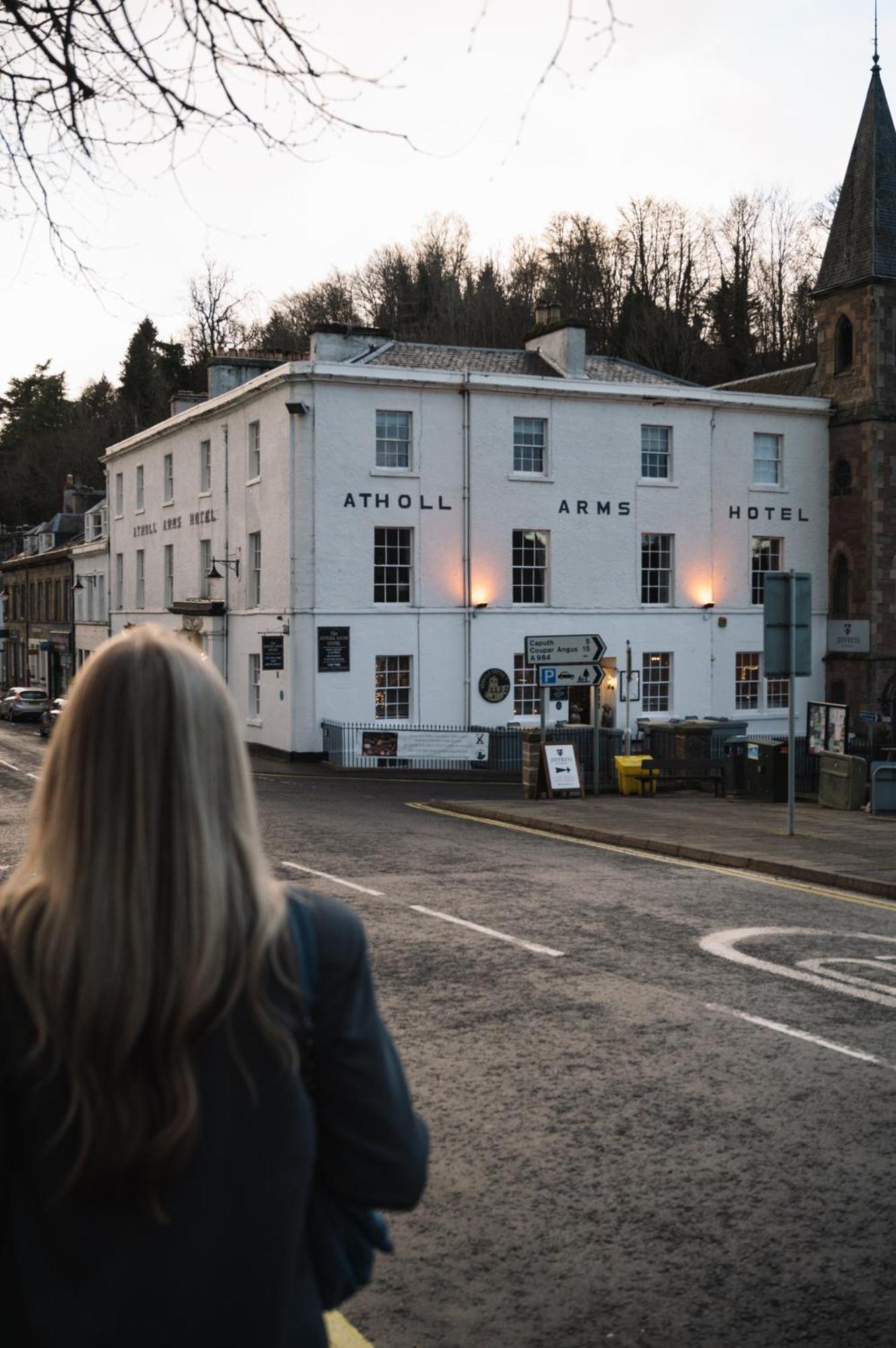 Atholl Arms Hotel Данкельд Экстерьер фото