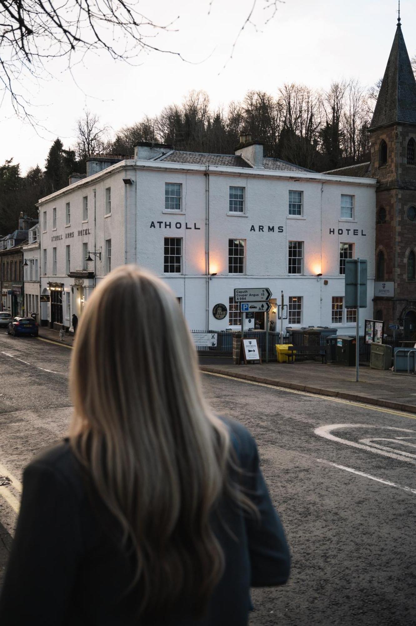 Atholl Arms Hotel Данкельд Экстерьер фото