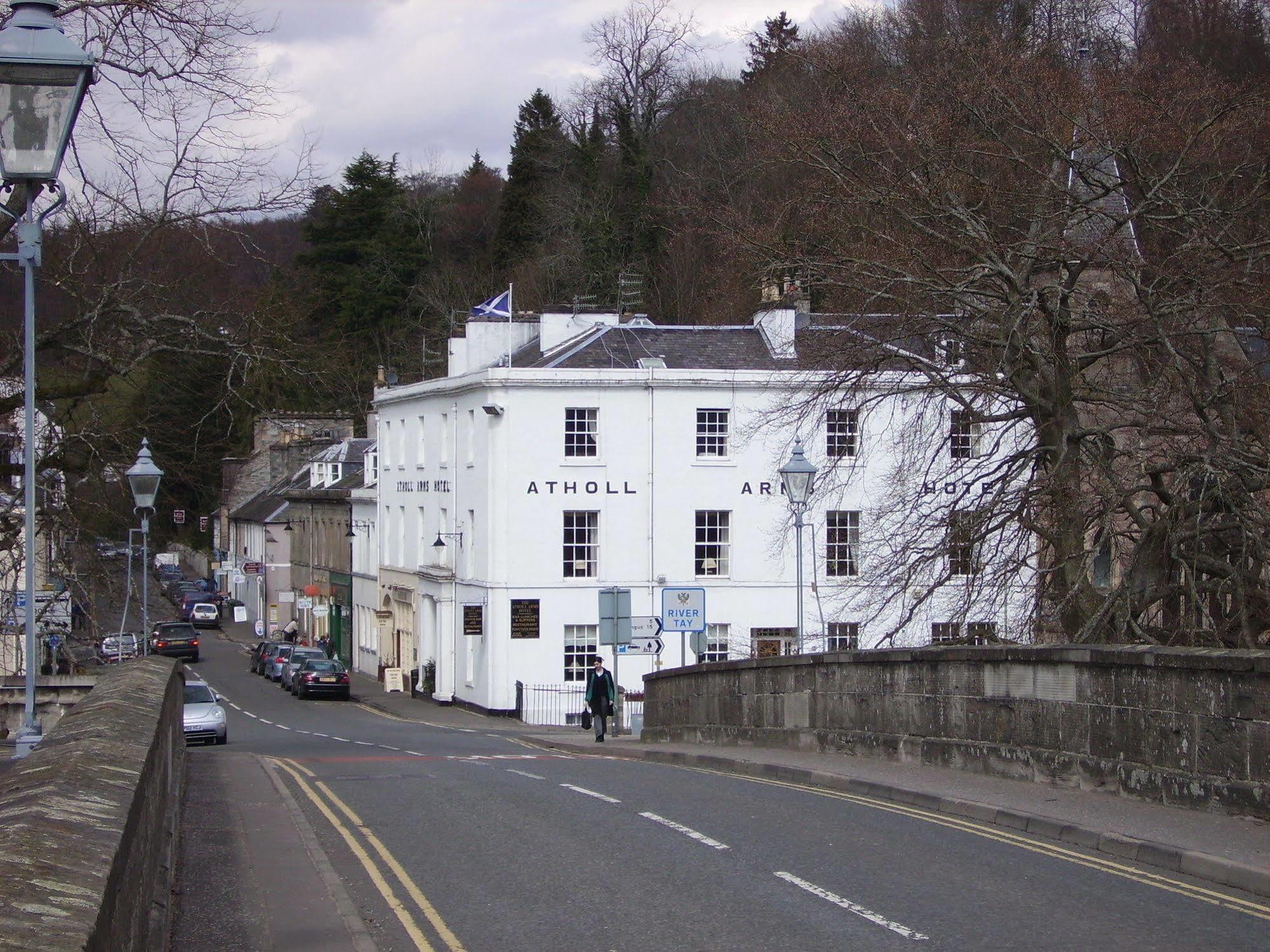 Atholl Arms Hotel Данкельд Экстерьер фото